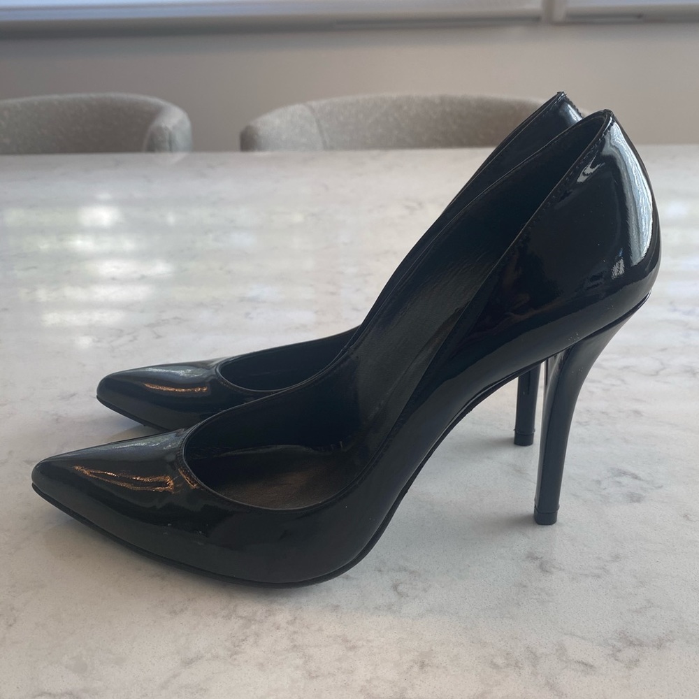 Pointed Toe Stuart Weitzman Heels✨